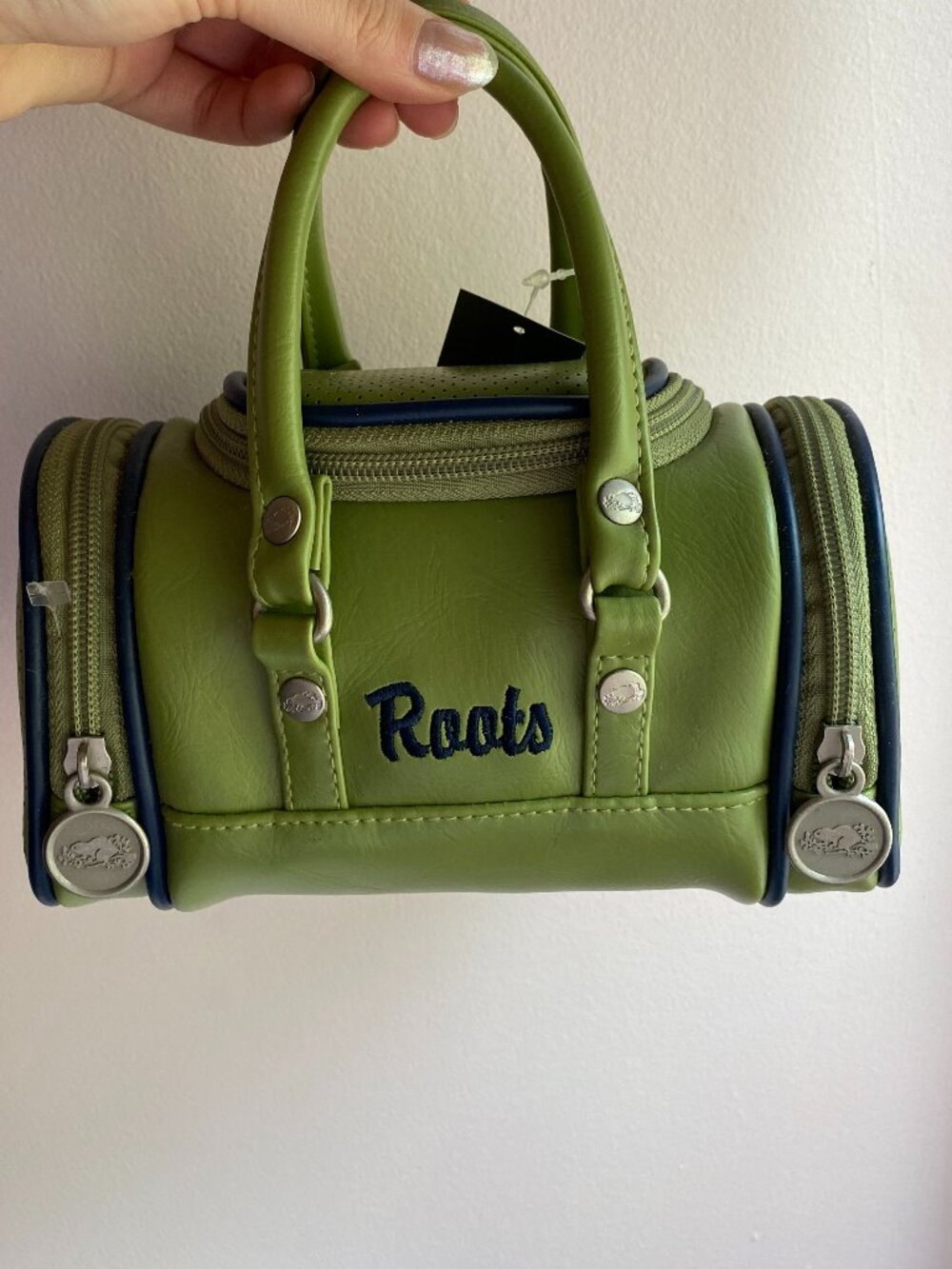 Roots - vintage mini duffle bag NWT - Picture 5 of 9
